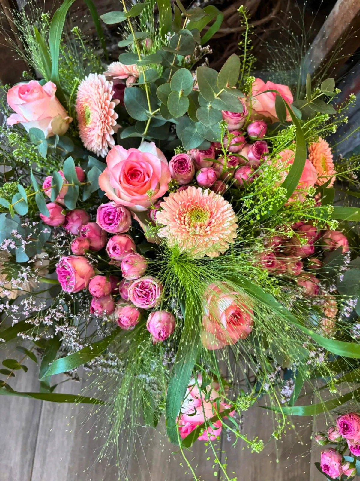 Bouquet de fleurs artisanal par Chantal Trabaud Fleuriste à St-Prex